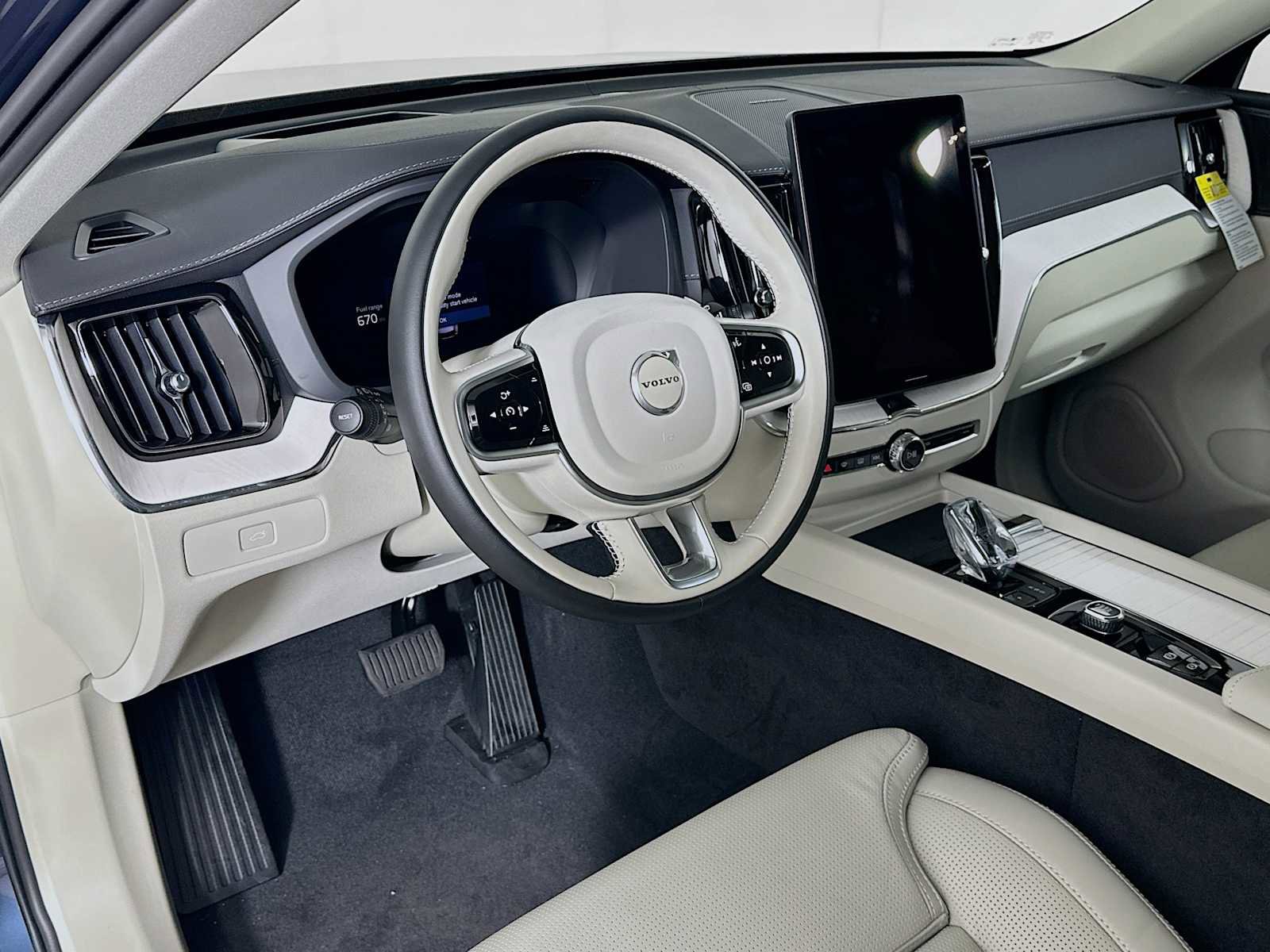 New 2026 Volvo XC60 B5 Ultra w/ Protection Package Premier image 9