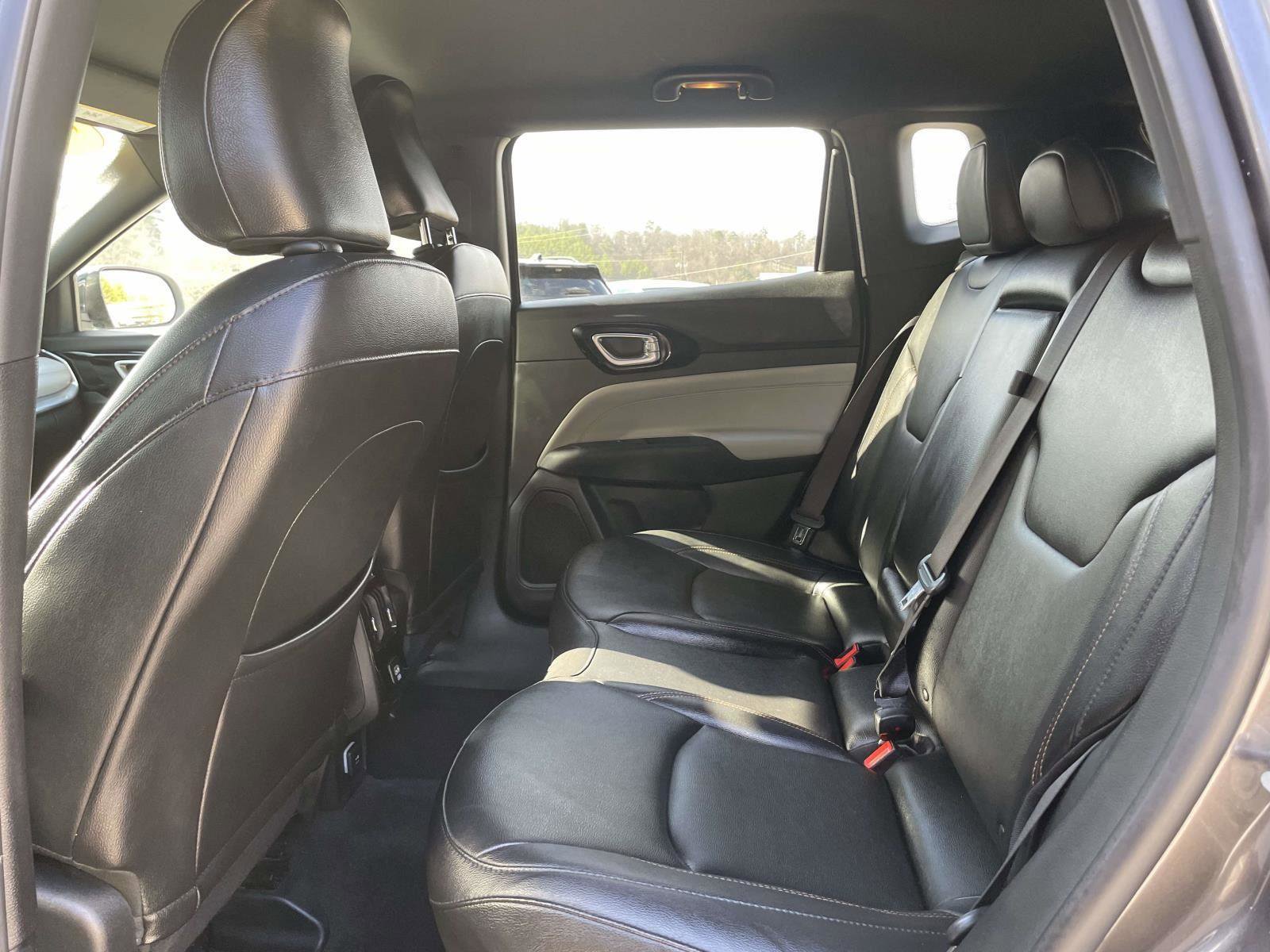 Used 2024 Jeep Compass Limited image 3