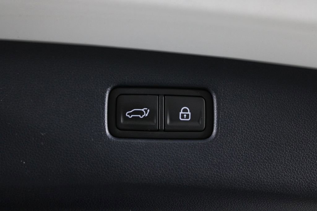 Used 2022 Genesis GV70 3.5T Sport w/ Sport Advanced Package AWD/4WD image 17