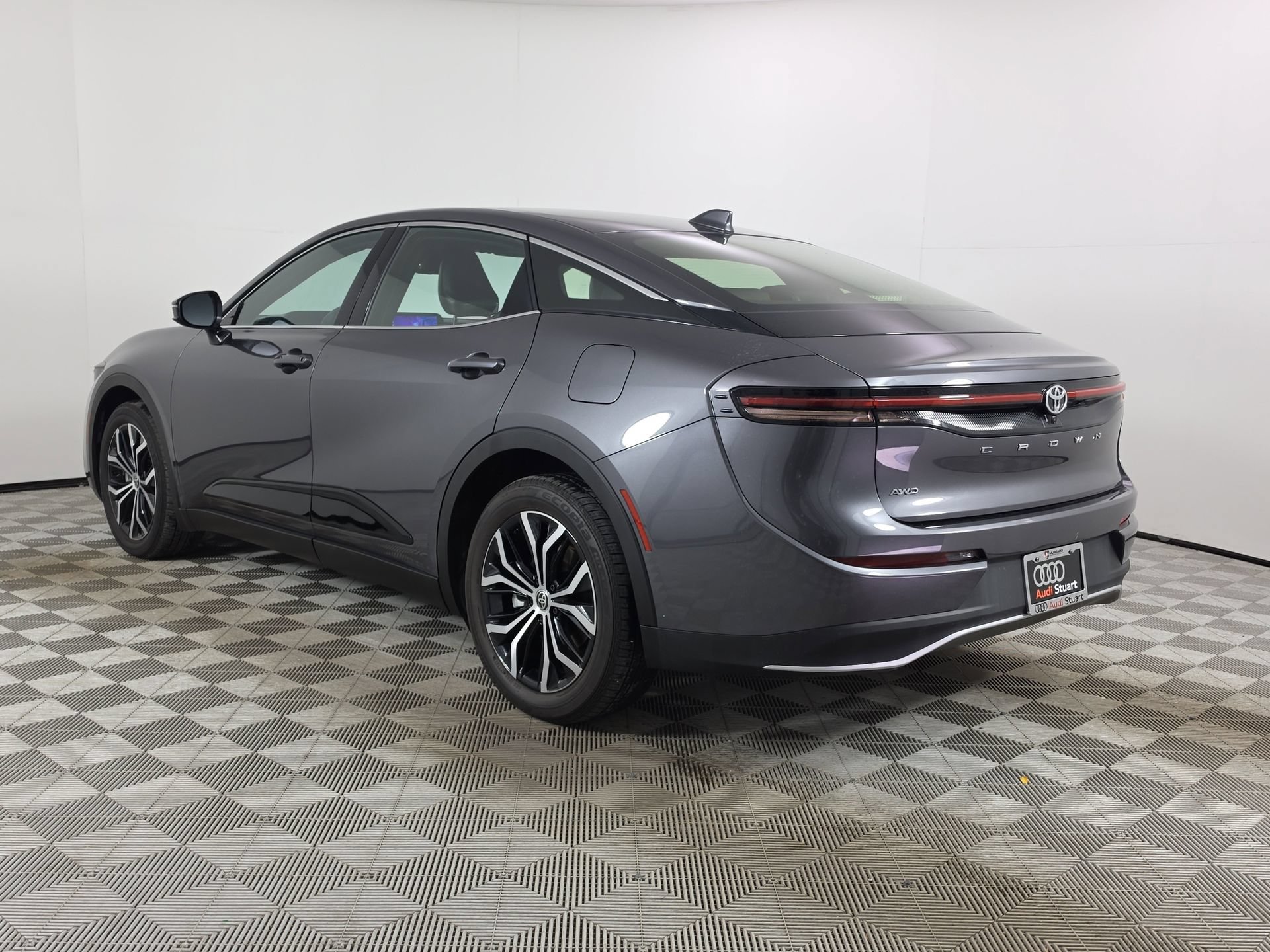 Used 2023 Toyota Crown AWD/4WD image 5
