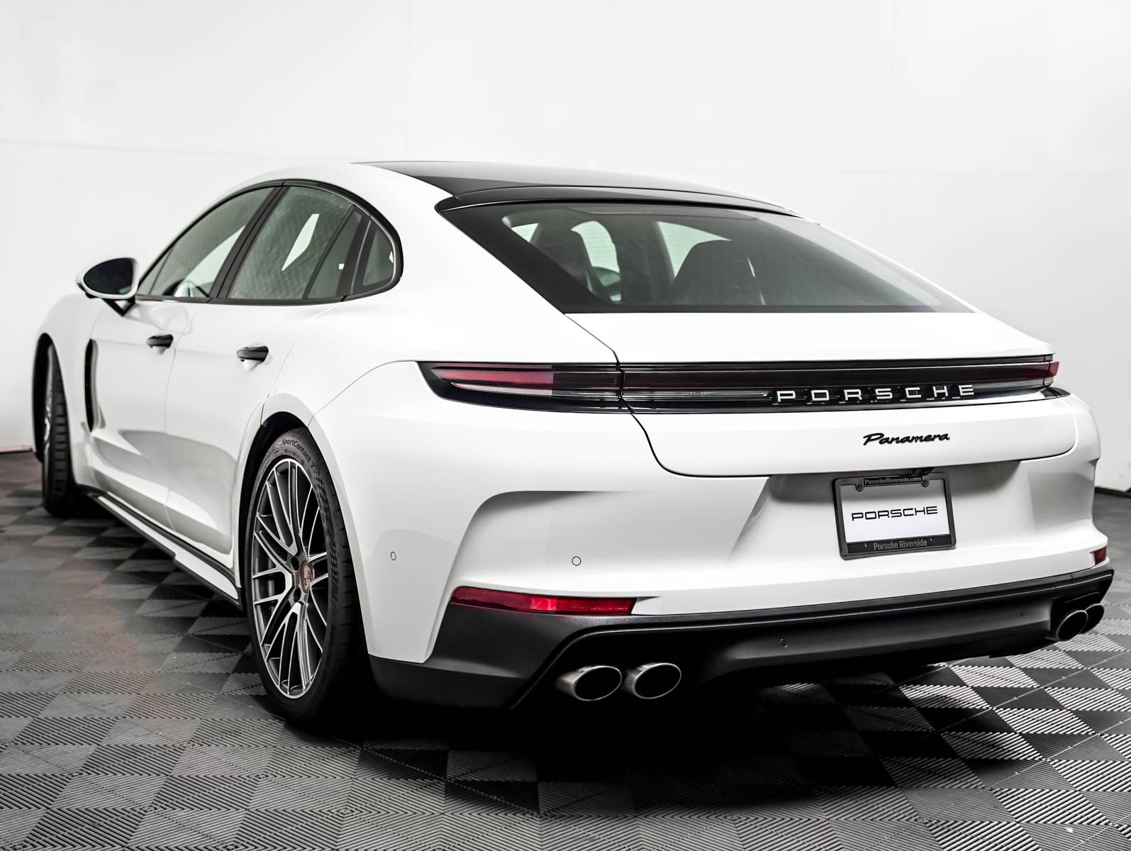 Certified 2024 Porsche Panamera RWD image 3