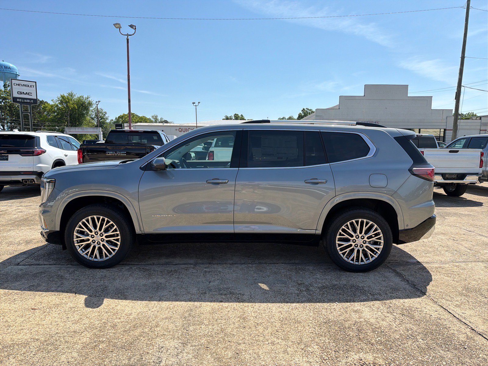 New 2026 GMC Acadia Denali w/ Super Cruise Package FWD image 3