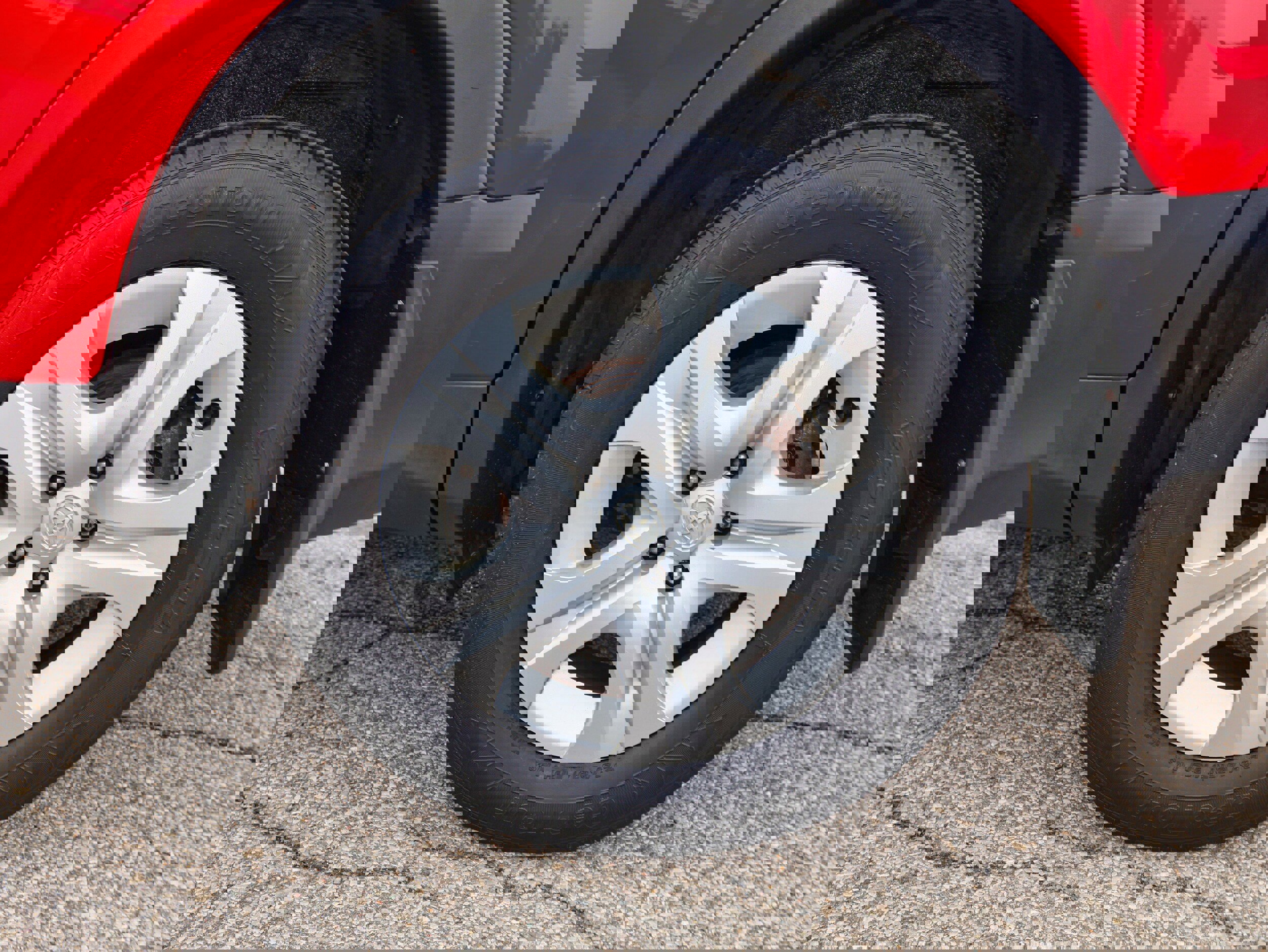 Used 2014 Toyota RAV4 LE image 27