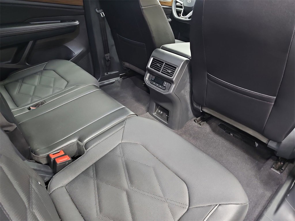 Used 2025 Volkswagen Atlas SE image 11