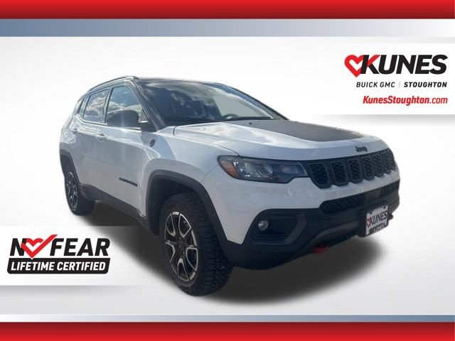 Used 2025 Jeep Compass Trailhawk AWD/4WD image 4