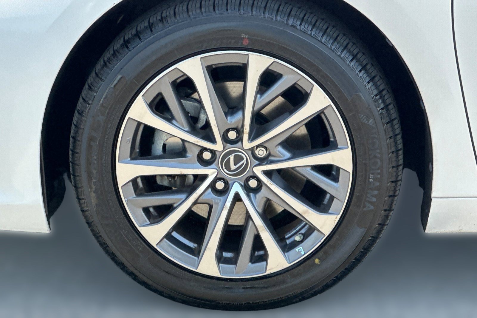 Used 2022 Lexus ES 300h w/ Accessory Package FWD image 11