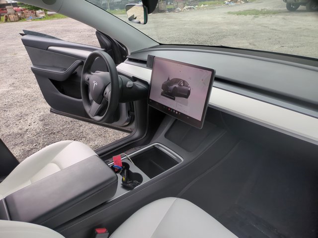 Used 2024 Tesla Model Y Performance AWD/4WD image 24