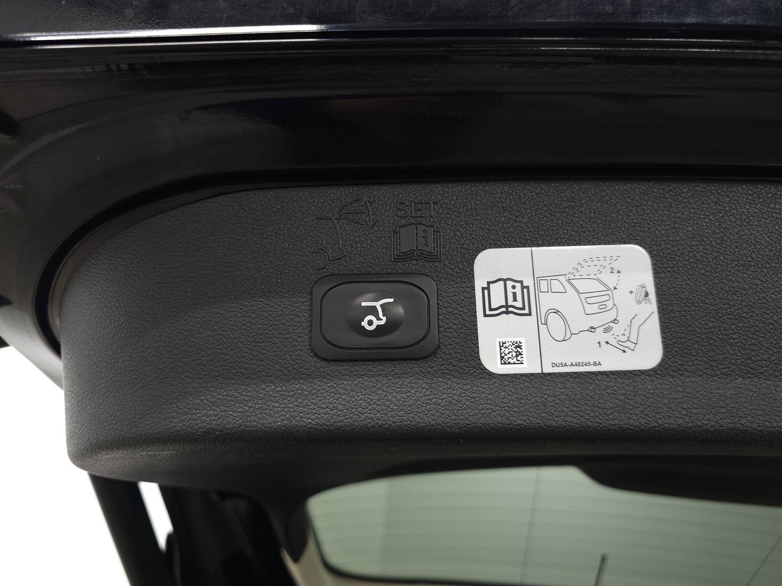 Used 2017 Ford Escape Titanium AWD/4WD image 8