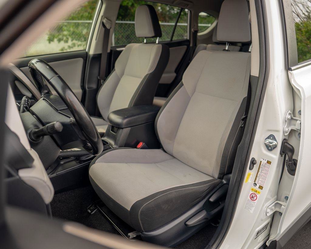 Used 2018 Toyota RAV4 XLE FWD image 12