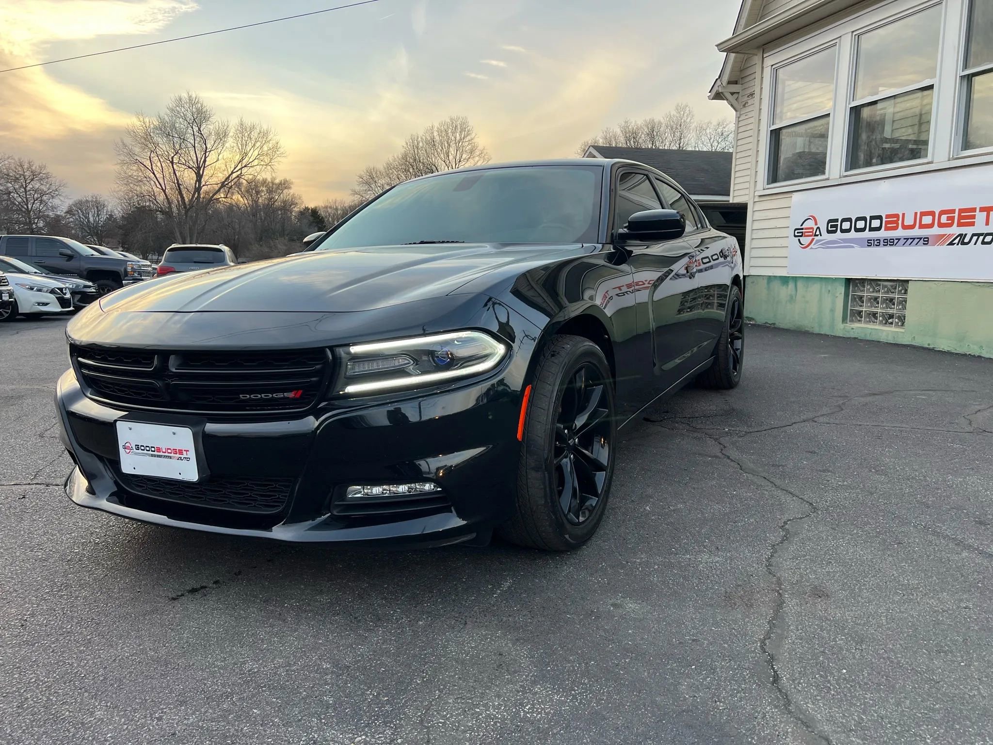 Used 2017 Dodge Charger SXT image 1