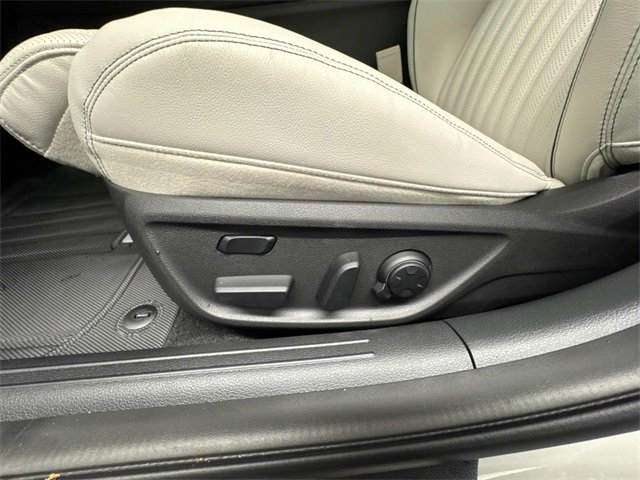 Used 2025 Genesis G70 3.3T Advanced image 18