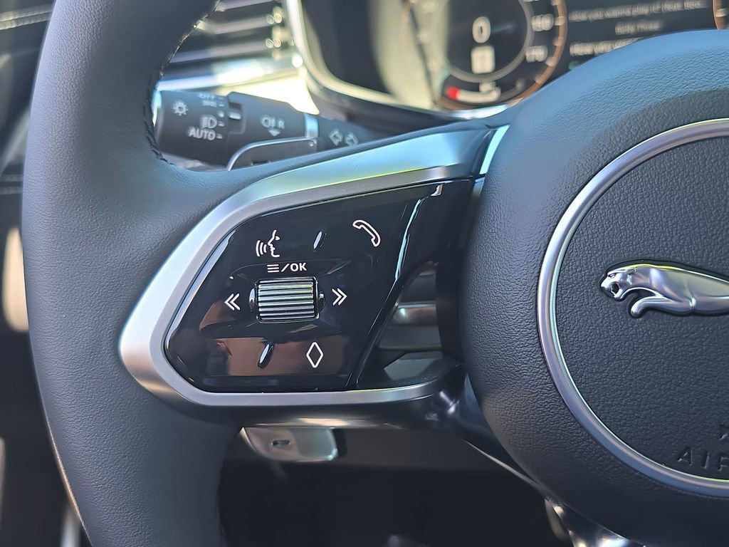 Certified 2024 Jaguar XF R-Dynamic SE AWD/4WD image 17