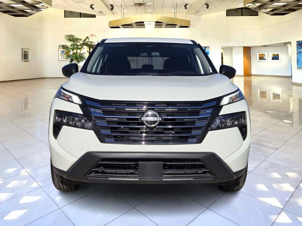 Used 2024 Nissan Rogue S image 2