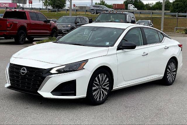 Used 2025 Nissan Altima 2.5 SV FWD image 3