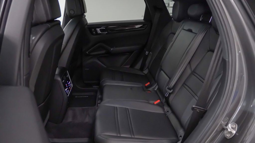 Certified 2023 Porsche Cayenne image 18