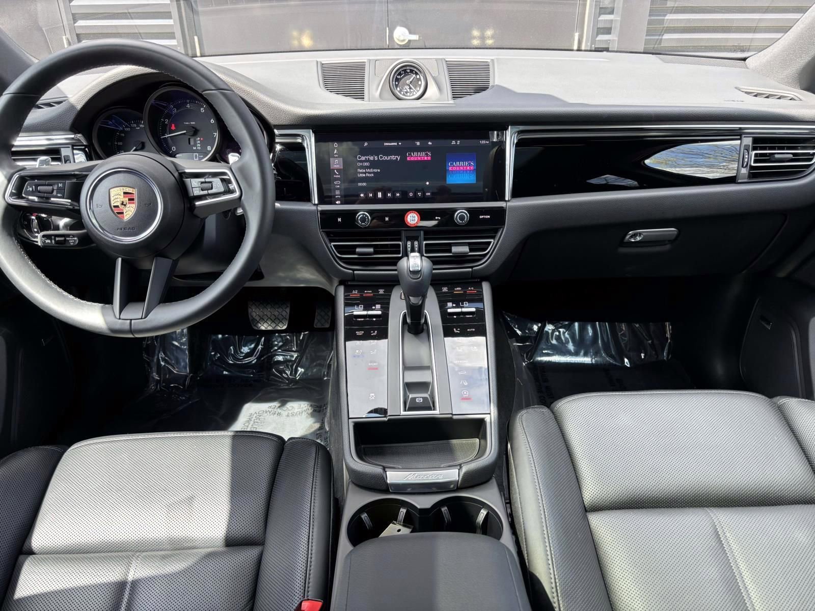 Used 2025 Porsche Macan image 18