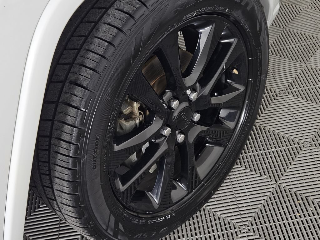Used 2020 Jeep Grand Cherokee Altitude RWD image 4