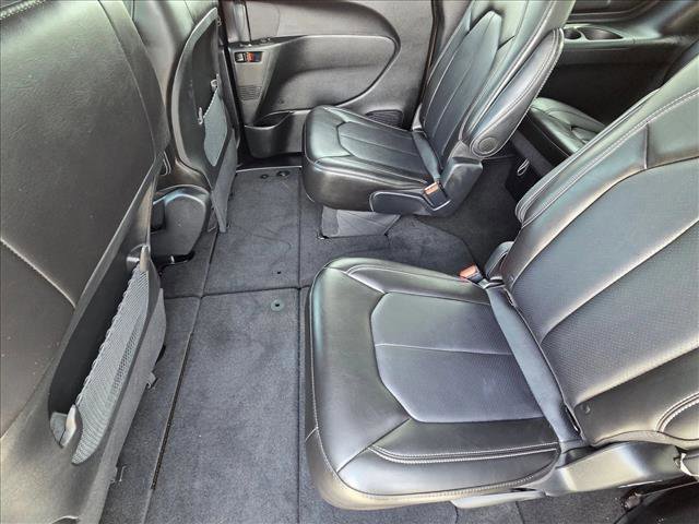 Used 2025 Chrysler Voyager LX image 17