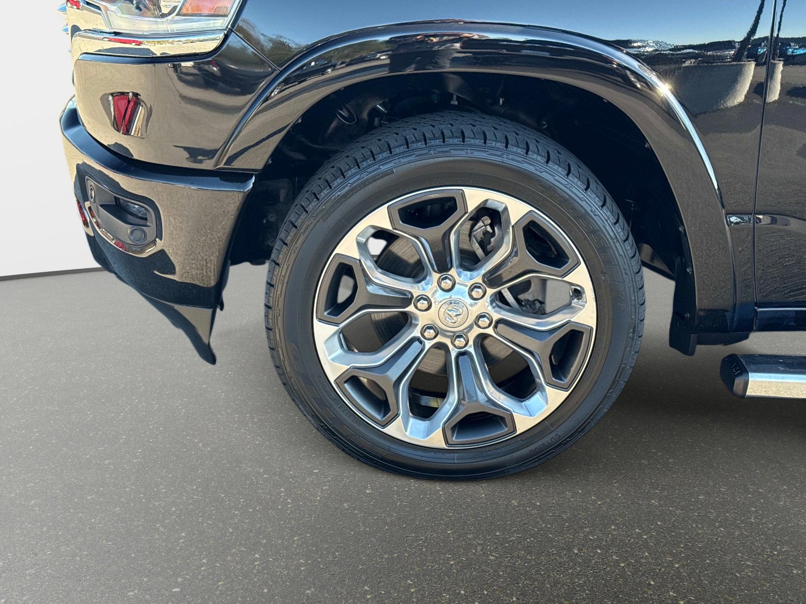 Used 2021 RAM 1500 Limited w/ Body Color Bumper Group image 11