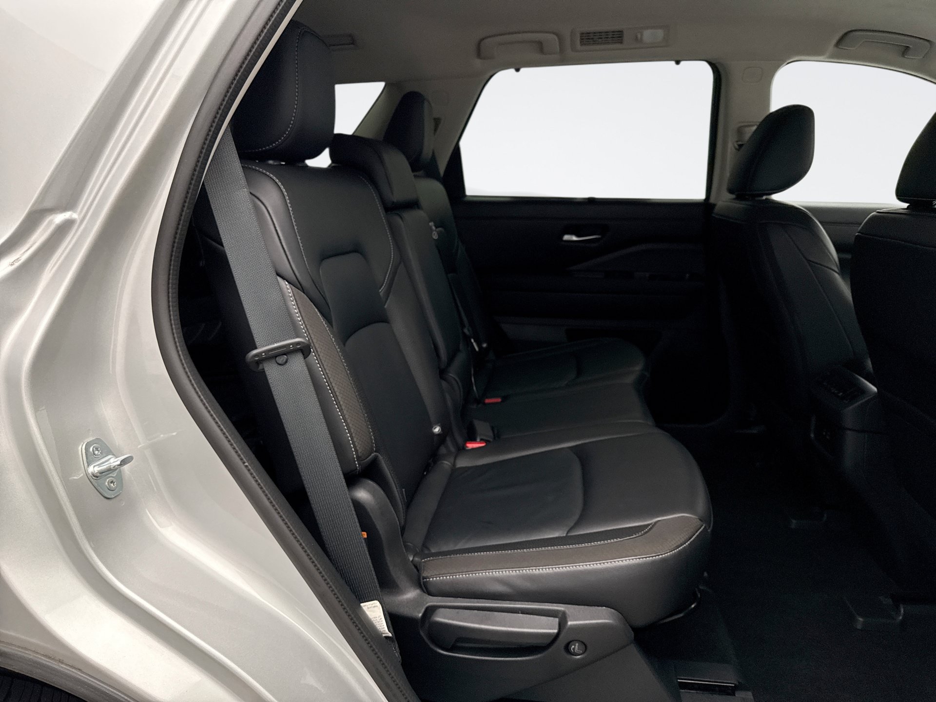 Used 2023 Nissan Pathfinder SL w/ Cargo Package AWD/4WD image 19