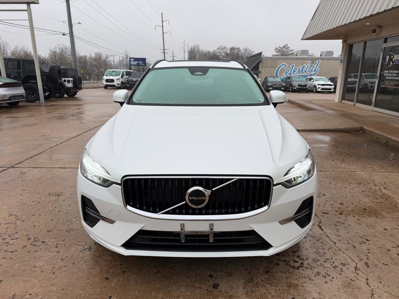 Used 2022 Volvo XC60 B5 Momentum AWD/4WD image 2