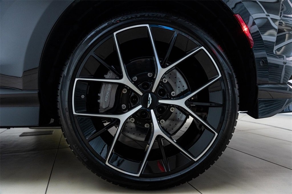 Used 2025 Aston Martin DBX 707 image 55