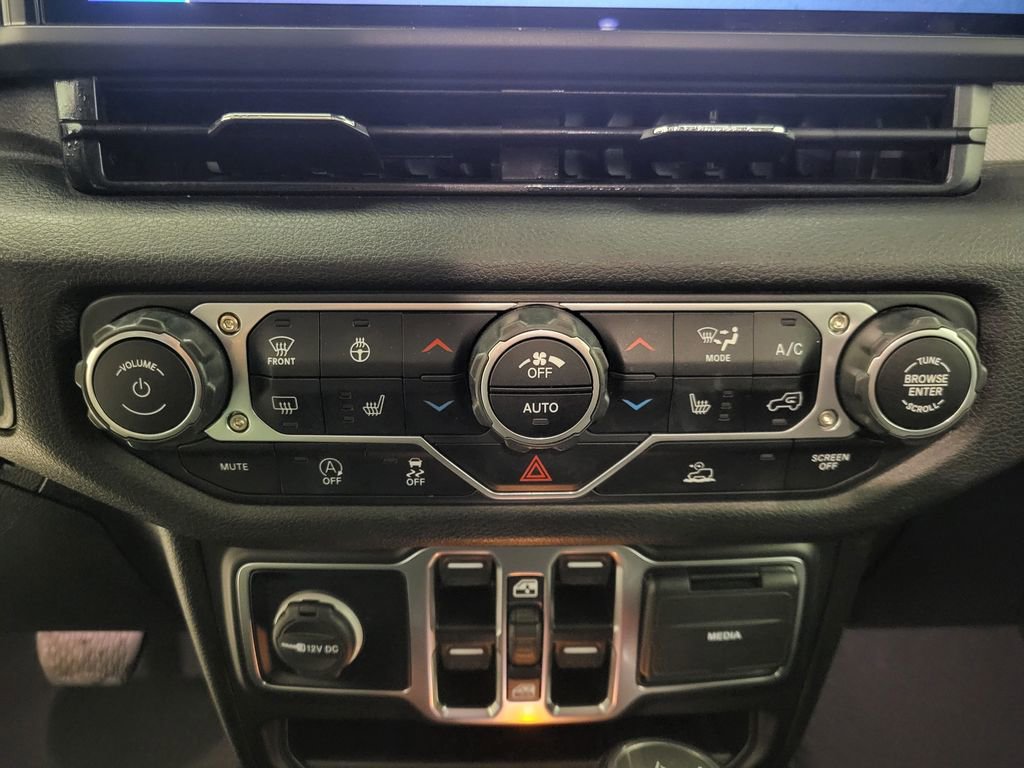 Used 2025 Jeep Wrangler Sport S image 6