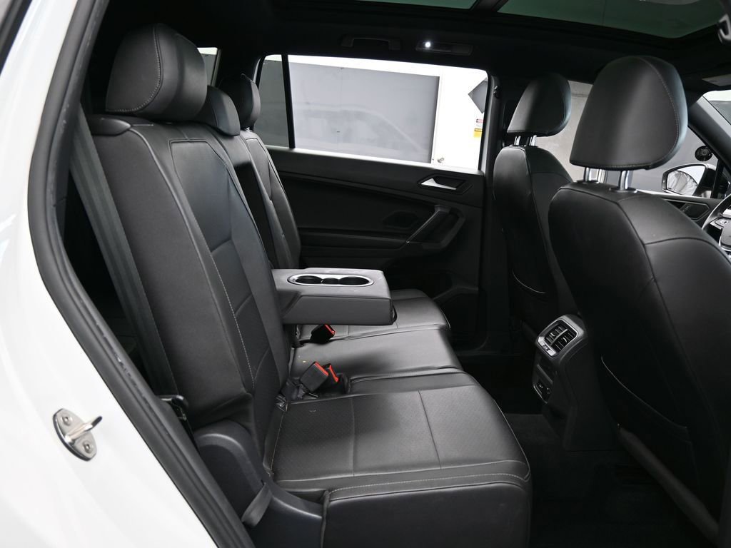 Used 2020 Volkswagen Tiguan SE R-Line image 40