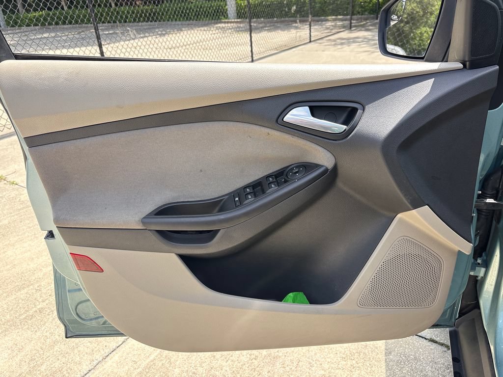 Used 2012 Ford Focus SE FWD image 16