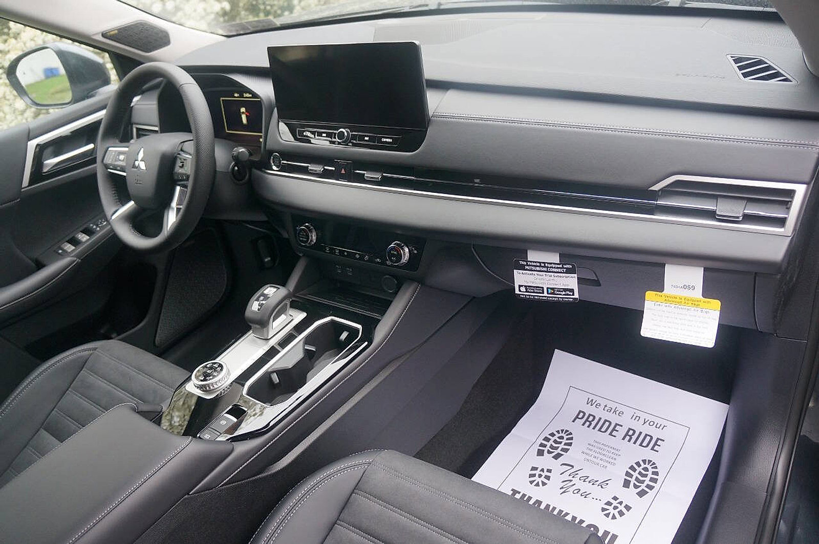 New 2025 Mitsubishi Outlander SE image 24