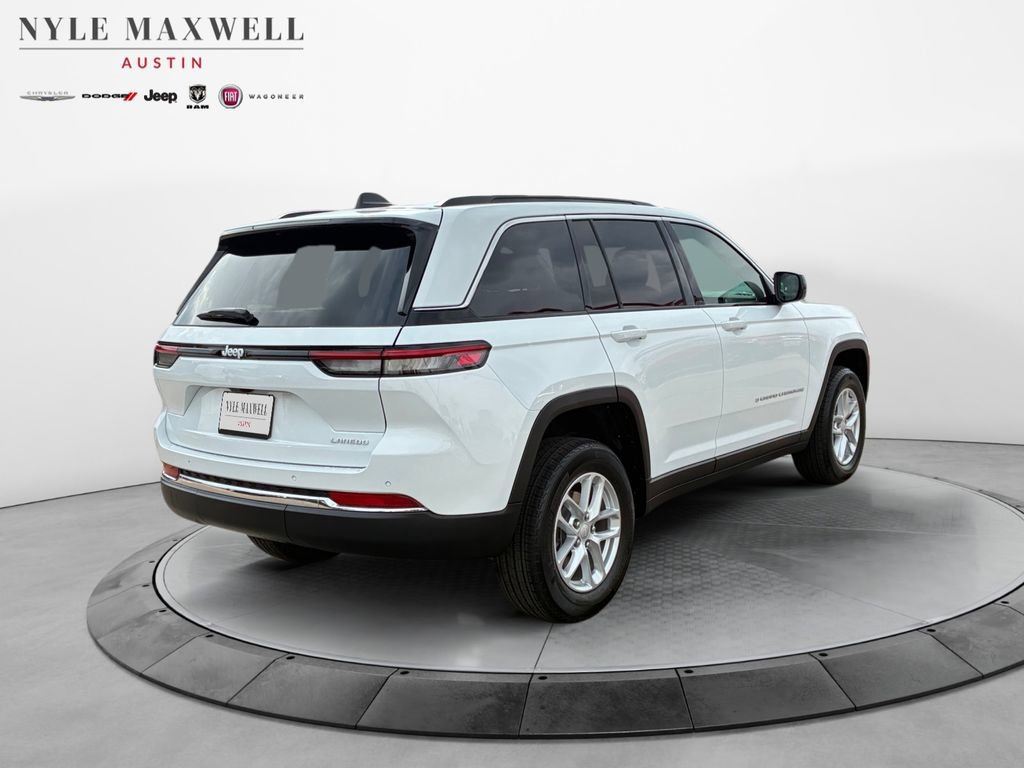New 2025 Jeep Grand Cherokee Laredo w/ MOPAR Finishing Package RWD image 15