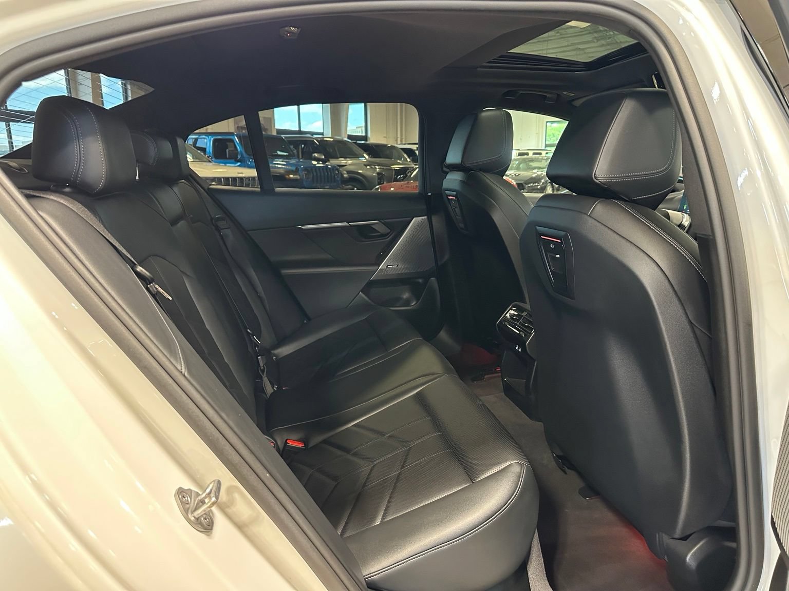 Used 2024 BMW 530i w/ Convenience Package RWD image 39