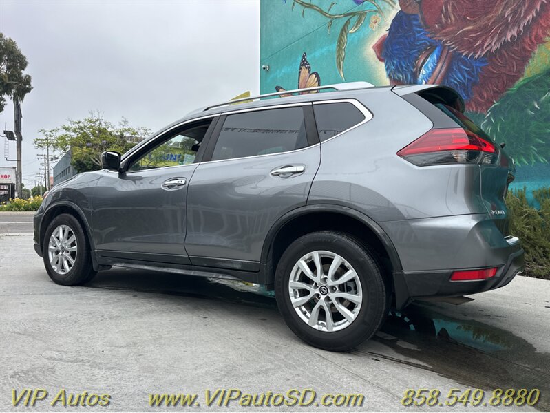Used 2018 Nissan Rogue SV w/ Premium Package FWD image 3