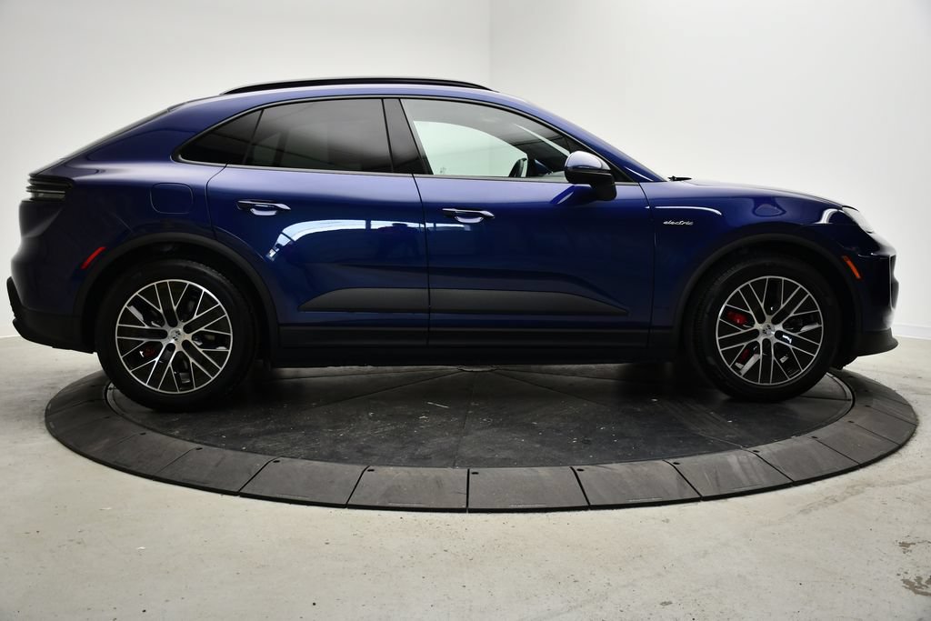 Certified 2025 Porsche Macan 4S Electric AWD/4WD image 8