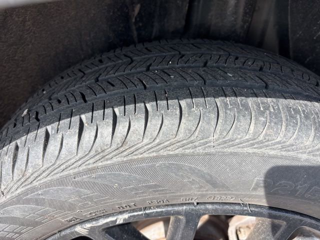 Used 2022 Chevrolet Trax LT w/ Midnight Edition image 13