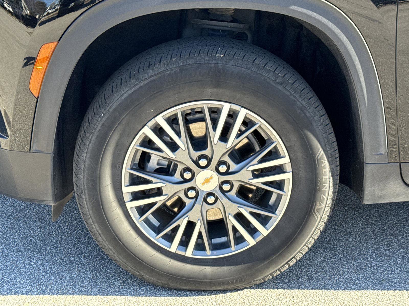 Used 2025 Chevrolet Traverse LT image 11