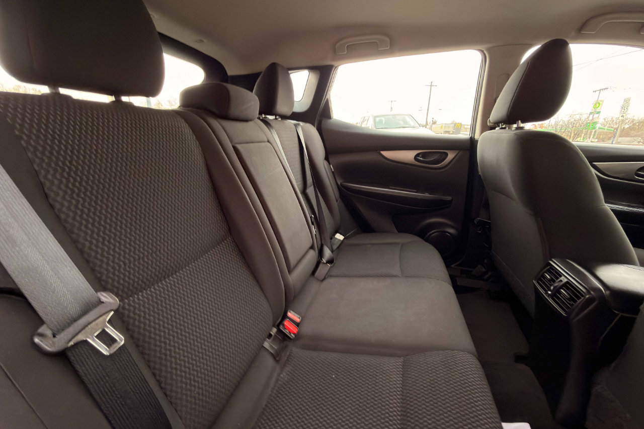 Used 2021 Nissan Rogue Sport S image 18