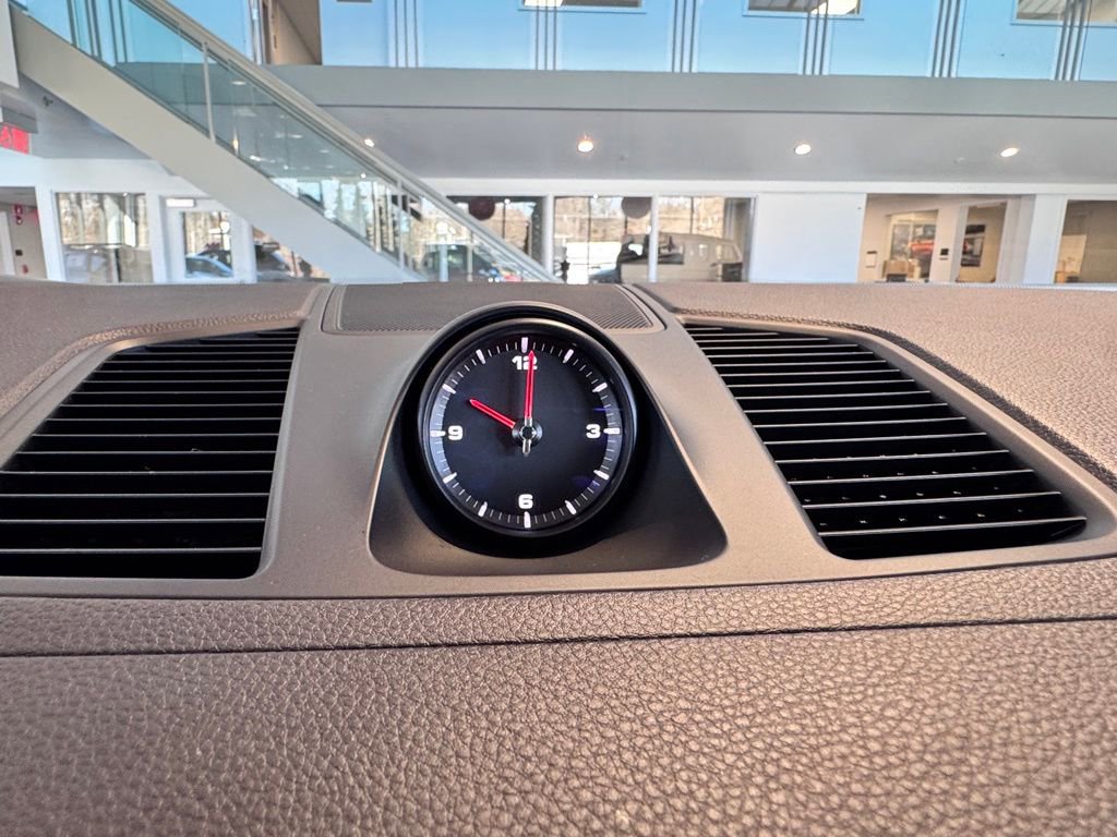 Used 2023 Porsche Cayenne Platinum Edition image 46