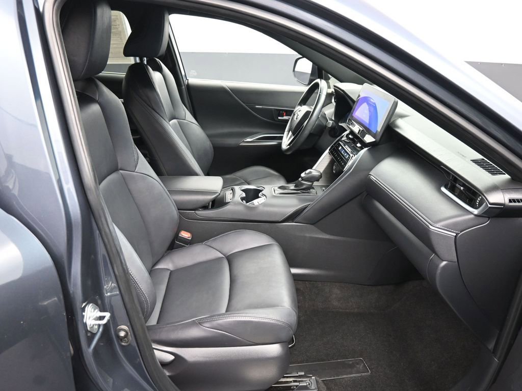 Certified 2023 Toyota Venza XLE AWD/4WD image 25
