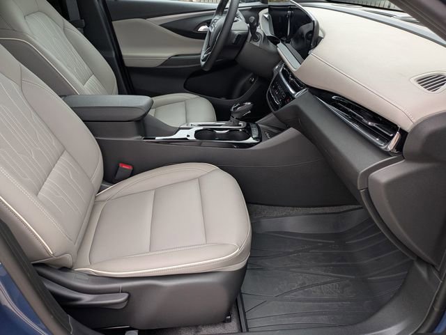 Used 2025 Buick Envista Avenir image 32
