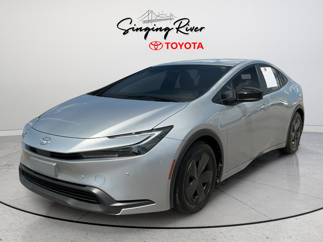 Used 2024 Toyota Prius LE FWD image 3