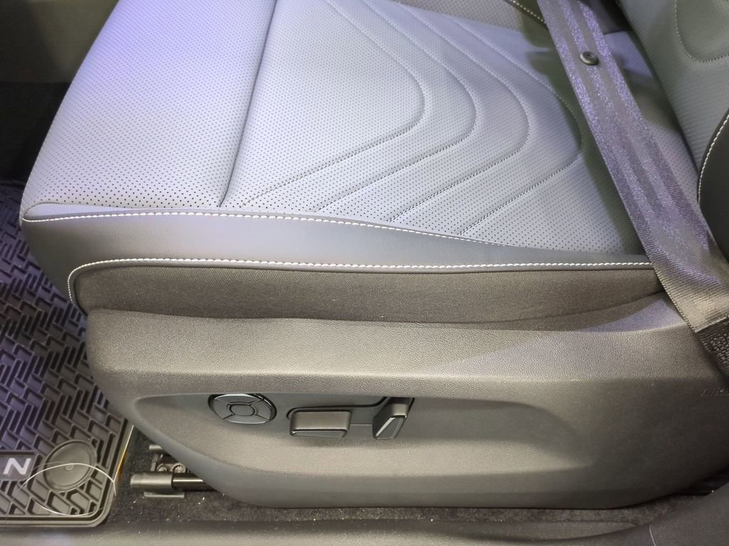 New 2026 Volkswagen Tiguan SE image 14