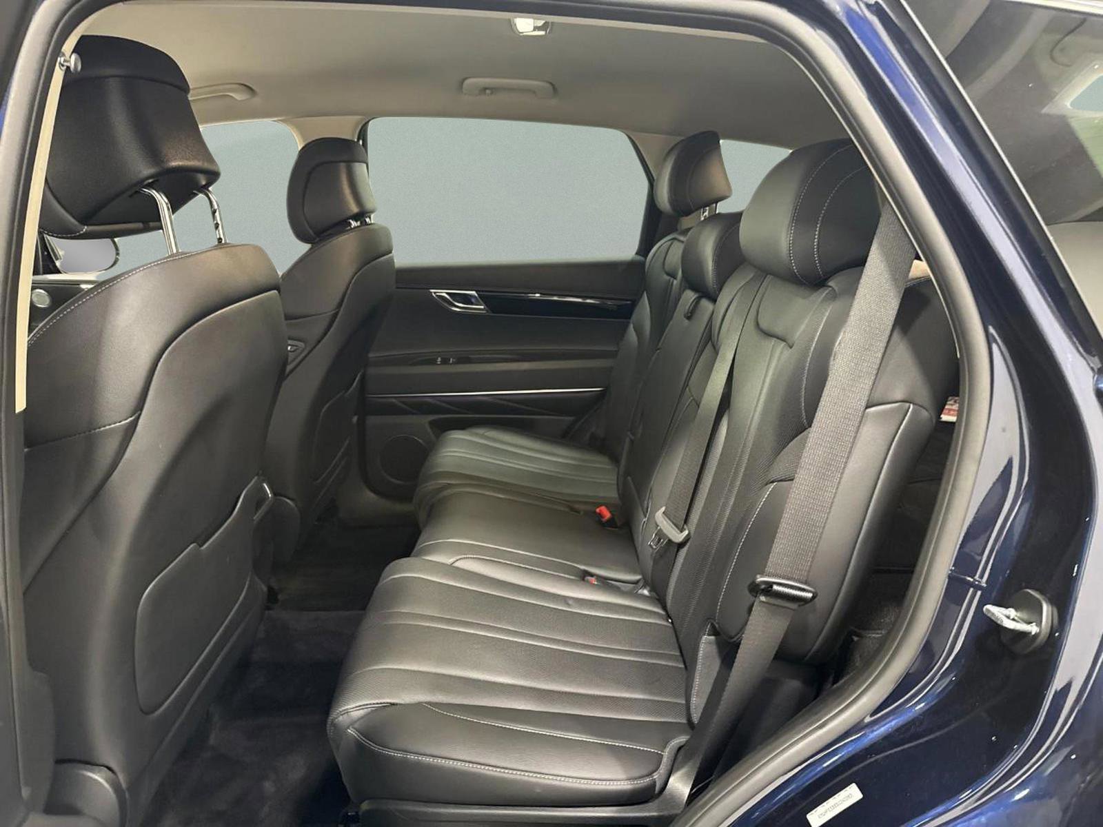 Used 2025 Genesis GV80 2.5T Standard image 8