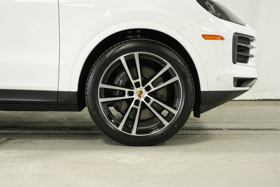 Certified 2026 Porsche Cayenne AWD/4WD image 42