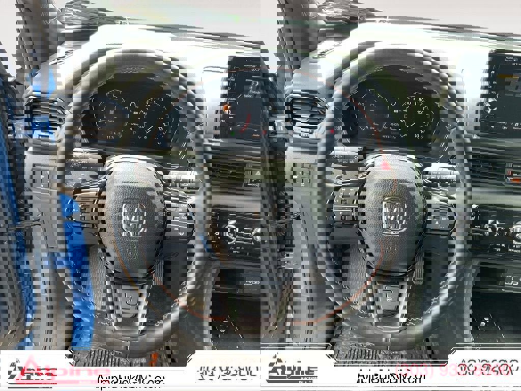 Used 2025 Honda Pilot TrailSport image 12