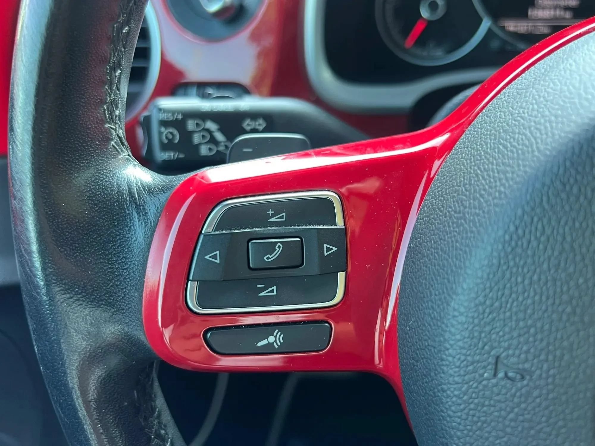 Used 2015 Volkswagen Beetle TDI FWD image 28