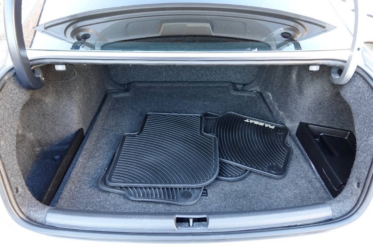 Used 2012 Volkswagen Passat TDI SE FWD image 99