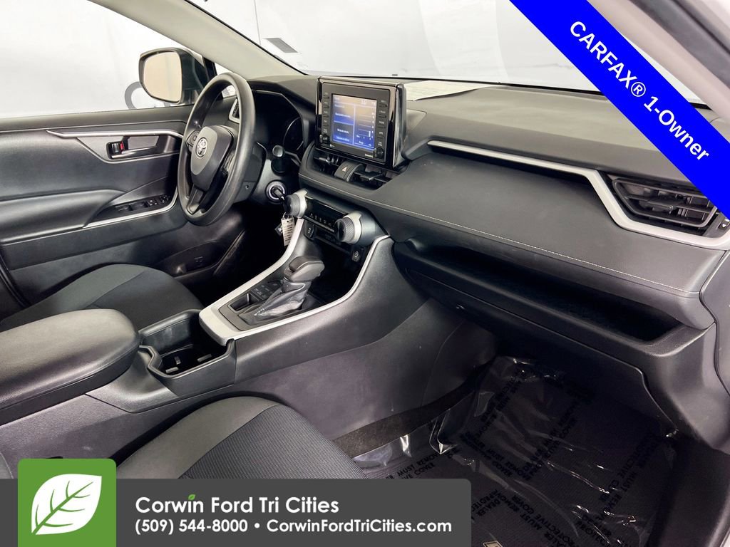 Used 2022 Toyota RAV4 LE image 27