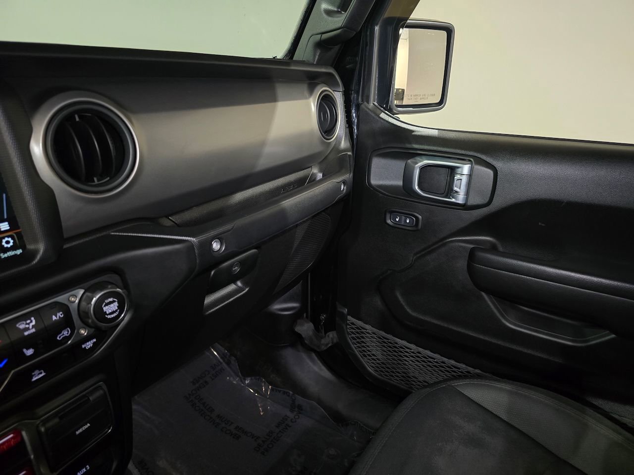 Used 2021 Jeep Gladiator Willys image 31