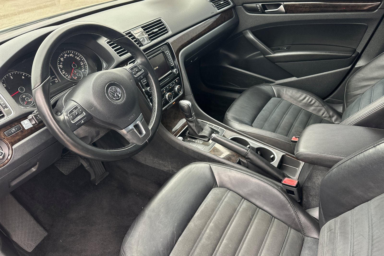 Used 2014 Volkswagen Passat TDI SEL Premium FWD image 9